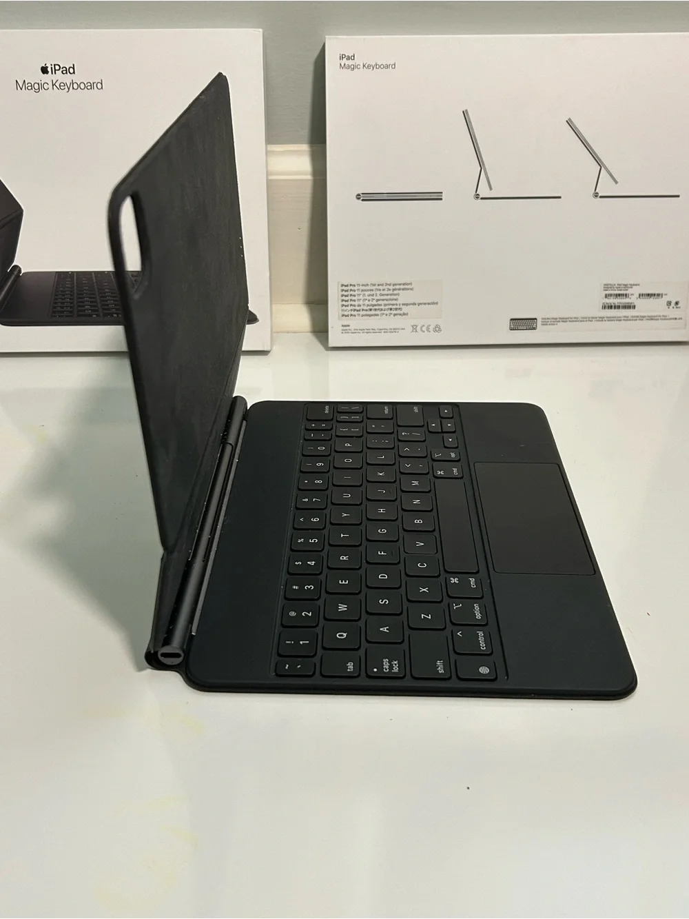 Apple Magic Keyboard Folio with Trackpad - Black